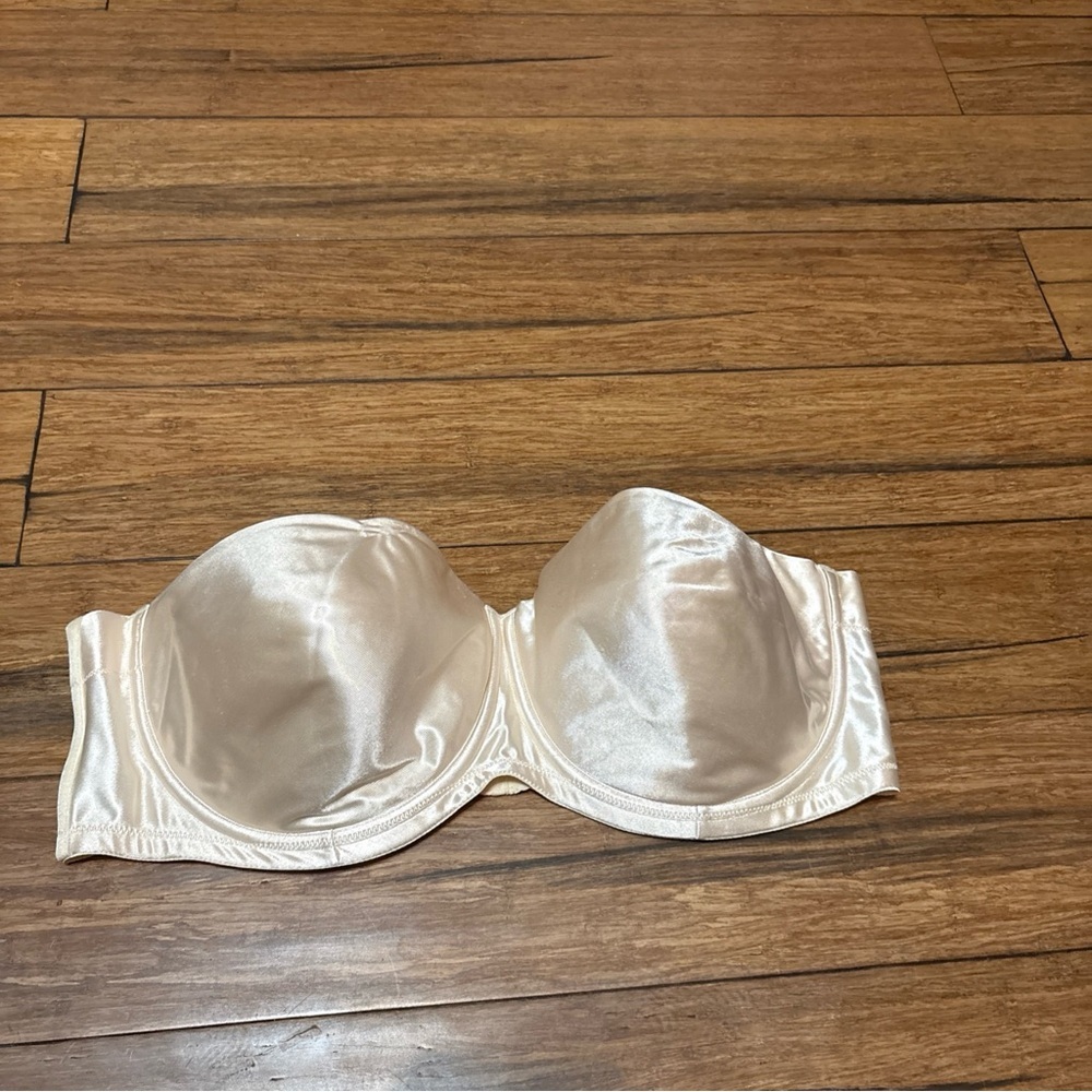 Sexy Sensual Cacique 44D Bra Beige Silky Satin Feel Strapless Underwire